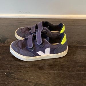 Veja navy with neon yellow velcro straps